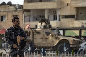 De Amerikaanse basis bij Sarrin werd zondag ontruimd. beeld AFP, Delil Souleiman
