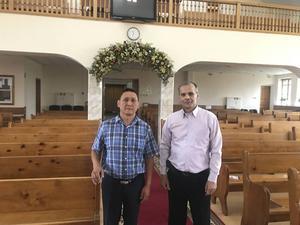 Pavel Shestakov (links) en Andrej Radchenko zijn twee voorgangers in de geregistreerde baptistengemeente in Chabarovsk.  beeld RD