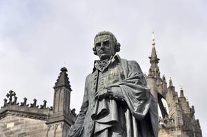 Standbeeld van Adam Smith in Edinburgh. beeld iStock
