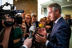 Arie Slob, minister voor Basis- en Voorgezet Onderwijs en Media, staat de pers te woord naar aanleiding van het stopzetten van de financiering van het Haga Lyceum. beeld ANP