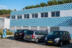 De gemeente Amsterdam wil een bouwinspectie houden bij het Haga Lyceum, dat dinsdag bekendmaakte de indeling van het pand aan de Naritaweg te hebben veranderd om meer leerlingen te kunnen huisvesten. beeld ANP, Evert Elzinga