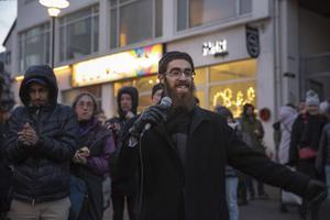 Rabbi Avi Feldman (28) geeft leiding aan de Joodse gemeenschap in de IJslandse hoofdstad Reykjavik. beeld Gabriel Rutenberg