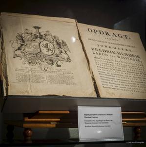 Goetzeebijbel, met een opdracht aan baron van Wassenaar Drossaard van Gorinchem. beeld Dick Bosch