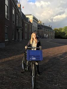 Koning Willem-Alexander maakte maandagochtend deze foto van prinses Ariane. De derde dochter van de koning gaat naar het Christelijk Gymnasium Sorghvliet in Den Haag. beeld ANP/RVD Z.M. koning Willem-Alexander