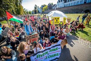 De klimaatprotesten van jongeren in de afgelopen maanden zijn een teken van hoop: zij zoeken verbinding met de medemens en met de natuur. ANP, Marcel van Hoorn