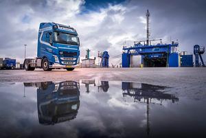 Een vrachtwagen bij een ferryterminal. beeld ANP