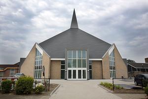 Het kerkgebouw van de hersteld hervormde gemeente te Ouddorp. beeld RD, Sjaak Verboom.
