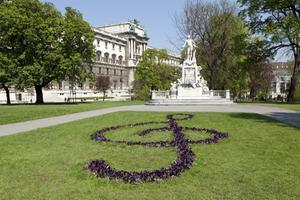 Standbeeld van Mozart in de paleistuin van de Hofburg in Wenen. beeld Getty Images/iStock