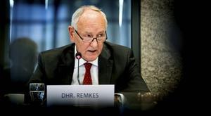 Johan Remkes, voorzitter van het Adviescollege Stikstofproblematiek, donderdag tijdens een gesprek met Tweede Kamerleden over het eerste advies van de commissie. beeld ANP, Koen van Weel