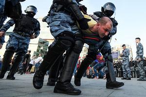 Arrestaties tijdens een betoging tegen de Russische autoriteiten, 27 juli. beeld AFP, Kirill Kudrayavtsev