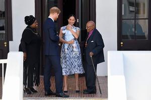 Harry en Meghan namen hun zoontje mee naar hun ontmoeting met aartsbisschop Desmond Tutu in Kaapstad. beeld EPA
