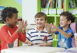 Zou het niet beter zijn voor onze gepolariseerde samenleving als kinderen van jongs af aan zouden opgroeien met diversiteit? beeld iStock