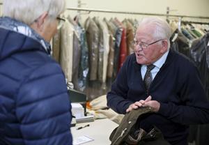 Vlekkenkoning Riender Hoolsema: „Met mijn 93 jaar heb ik een schat aan ervaring. Dat weten de mensen.” beeld Eelco Kuiken