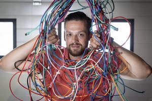 Yannick Verhoeven is een ethische hacker. Hij test in opdracht digitale systemen op hun kwetsbaarheid voor kwaadwillende hackers. beeld Niek Stam