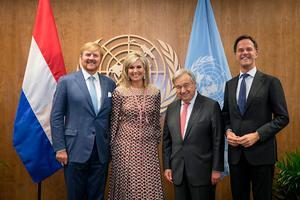 De koning en koningin, secretaris generaal van de VN Antonio Guterres en premier Rutte. beeld EPA