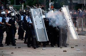 Politie-optreden in Hongkong. beeld EPA