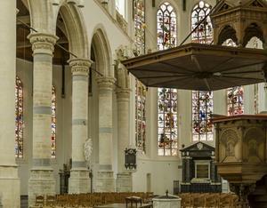 Kunst biedt een venster op de werkelijkheid, een nieuw venster of een venster met nieuwe vergezichten of inzichten. Is dat ook niet wat een preek beoogt? Foto: de Oude Kerk in Delft. beeld iStock