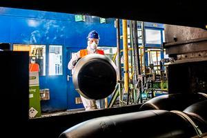 Vaten met eikenprocessierupsen worden verbrand bij een afvalverwerker in Dordrecht. beeld ANP