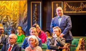 Henk Otten tijdens zijn beëdiging als Eerste Kamerlid. beeld ANP, Lex van Lieshout
