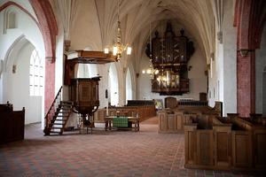 Interieur van de kerk in Loppersum in 2009. beeld Sjaak Verboom