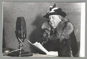 Als koningin in ballingschap sprak Wilhelmina haar onderdrukte volk toe via Radio Oranje. De vervolging van de Joden noemde ze niet vaak. Koning Willem-Alexander maakte daarover maandagavond een opmerking in zijn toespraak tijdens de dodenherdenking op de Dam in Amsterdam. beeld Nationaal Archief