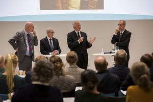 Van links naar rechts: forumleider A. van Kralingen, S.M. de Bruin, H.A. van Zetten en W. van Vlastuin. beeld RD, Martin Droog