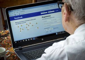 „Facebook en ook andere techreuzen stellen niet alleen criteria op voor wat wél en wat níet getoond mag worden maar kiezen ook wat goed is en wat niet.” beeld ANP, Lex van Lieshout
