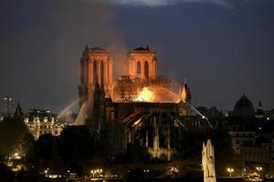 Na de verwoestende brand in de Parijse Notre-Dame op 15 april leeft de vraag op welke manier een dergelijk monument gerestaureerd moet worden. Donderdag vond in Groningen de tweede religie en erfgoedlezing plaats, waarbij deze vragen centraal stonden. beeld AFP, Bertrand Guay