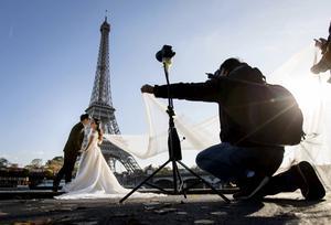 Opkomende trends zijn de weddingplanner en de professionele ceremoniemeester. Ook de trouwvideo wordt populairder. beeld ANP, Bart Maat