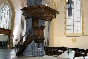 De prediking als het huwelijksaanzoek van de hemelse Bruidegom is een bron van vreugde en verwondering. Foto: kansel in Groningse Martinikerk. beeld RD, Anton Dommerholt