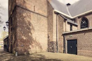 De organisten Marco den Toom en André van Vliet speelden eind maart in een lege Oude Kerk in Putten. beeld Sjaak Verboom