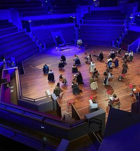 Het publiek zit klaar voor een van de fysieke concerten tijdens het Festival Oude Muziek 2020, in de Grote Zaal van TivoliVredenburg in Utrecht. beeld Festival Oude Muziek