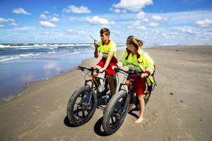 De reddingsbrigade staat op scherp. Op het strand, bij binnenwateren, in het zwembad. Het aantal verdrinkingen is vorig jaar sterk gestegen. beeld ANP, Jerry Lampen