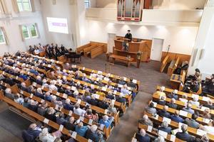 De vrijheid die nodig is om hartstochtelijk naar waarheid te zoeken, is op een gereformeerde universiteit gegeven met de vrijheid in Christus. Foto: prof. dr. A. van de Beek sprak woensdag tijdens de opening van het academisch jaar van de Theologische Universiteit Apeldoorn. beeld RD, André Dorst