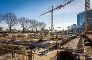Bouwbedrijf VolkerWessels aan het werk op de Zuidas in Amsterdam. beeld ANP, Lex van Lieshout