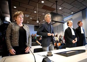 De zaak was aangespannen door zes organisaties, waaronder de FNV en Privacy First, en de schrijvers Tommy Wieringa en Maxim Februari. Ze vinden dat het systeem te ver gaat. Iedere burger is bij voorbaat al verdacht, zeiden ze tegen de rechters. beeld ANP