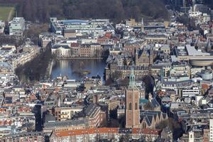 „Den Haag kampt met een historisch gegroeide kloof tussen bovenklasse en onderklasse.” beeld ANP, Peter Bakker