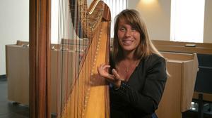 Harpiste Arrianne Schipper. beeld Klomp Creative