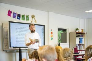 Leerlingen van de christelijke basisschool Het Mosterdzaadje in het Gelderse Gortel zingen Psalm 3:3, juli 2019. Veel scholen kiezen er veiligheidshalve voor om in deze coronatijd geen psalm of gezang te zingen. beeld Jan van de Maat
