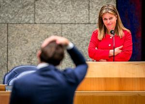 Carola Schouten, minister van Landbouw, Natuur en Voedselkwaliteit, in debat met Thierry Baudet (FvD) tijdens het debat met de Tweede Kamer over de aanpak van de stikstofproblematiek. beeld ANP