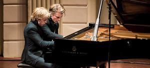 De pianobroers Lucas & Arthur Jussen treden woensdag 1 juli op in de serie BankGiro Loterij ZomerSessies. beeld Concertgebouw, Eduardus Lee