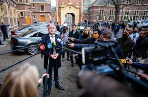 Minister Slob voor Basis en Voortgezet Onderwijs legt op het Binnenhof een verklaring af over indentiteitsverklaringen op reformatorische scholen. beeld ANP, Bart Maat