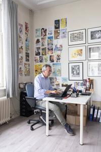 Hans Mijnders op zijn werkplek. beeld Sjaak Verboom
