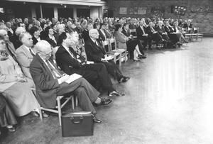 De vrienden van Kohlbrugge bijeen voor hun jaarlijkse treffen. Op de voorste rij v.l.n.r.: dr. W. Aalders, ds. H. Klink, mevr. van Heijst en ds. van Heijst (april 1997). beeld RD