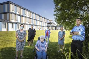 Van de 64 bewoners overleden er 20 tijdens de coronacrisis in verzorgingshuis Salem uit Katwijk, dat een tijdelijk onderkomen heeft in Rijnsburg. Medewerkers, leidinggevenden en een bewoner blikken terug op een heftige periode. beeld RD, Henk Visscher