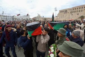 Begrafenis in Tripoli na de aanval. beeld AFP