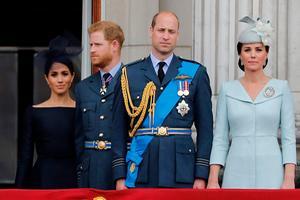 Meghan, prins Harry, prins William en Catherine. beeld AFP