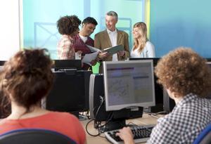 „Scholen zouden leraren kansen moeten geven om steeds bekwamer te worden en zich te ontwikkelen.” beeld iStock