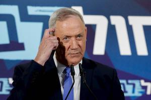 Leider Benny Gantz van Blauw-Wit gaf woensdagavond in Tel Aviv tekst en uitleg over zijn mislukte formatiepoging. beeld AFP, Jack Guez