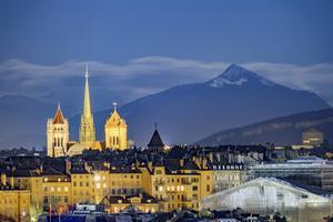 „In tegenstelling tot de reputatie die Calvijn heeft, van koude rationaliteit, is hij een zeer bevindelijk theoloog.” Foto: Genève met de Saint-Pierre, waar Calvijn preekte. beeld iStock
